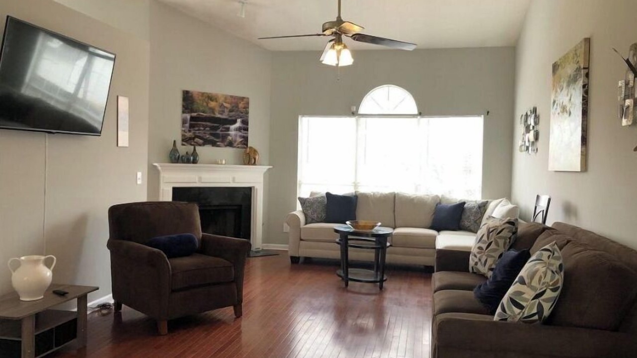 Photo of Livingroom in Lawrenceville