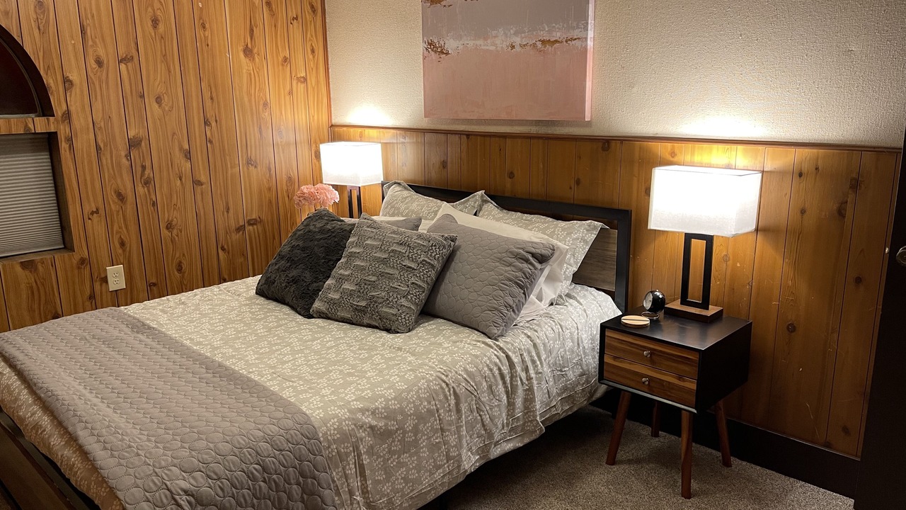 Photo of Bedroom in Monitor