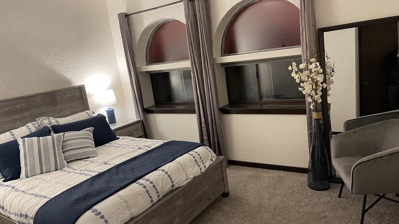 Photo of Bedroom in Monitor