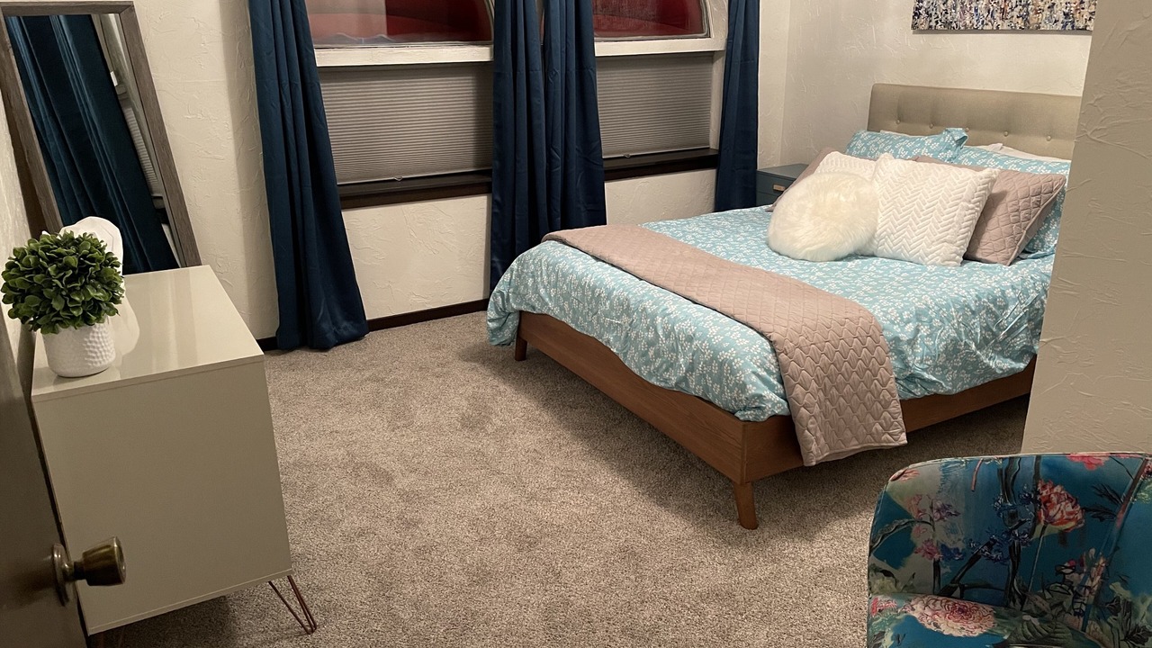 Photo of Bedroom in Monitor