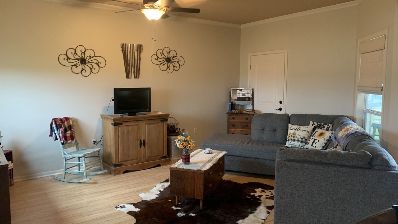 Photo of Livingroom in Lee County