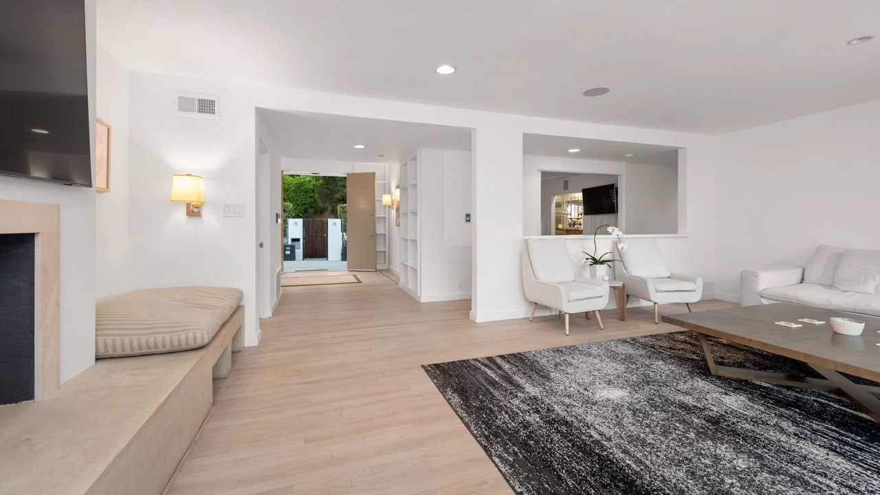 Photo of Livingroom in Hollywood Hills West