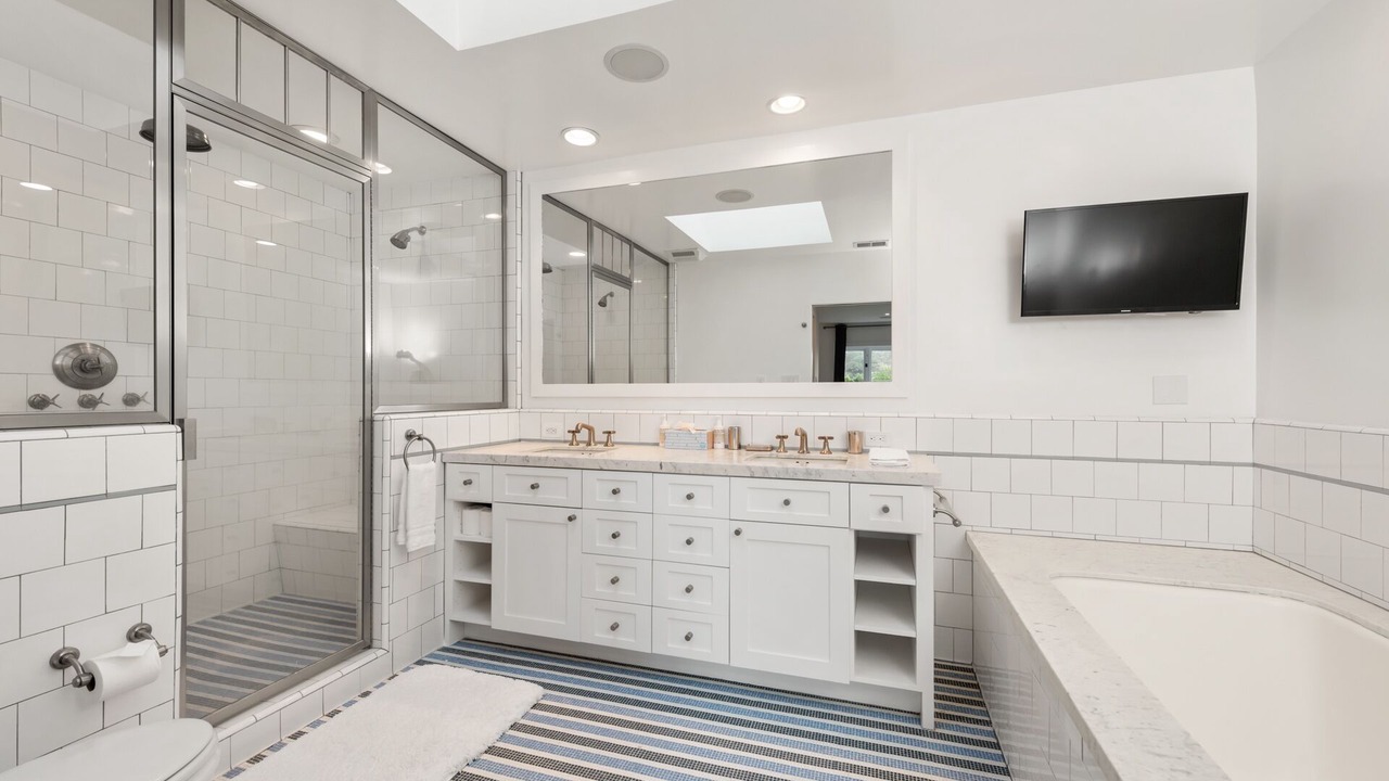 Photo of Bathroom in Hollywood Hills West