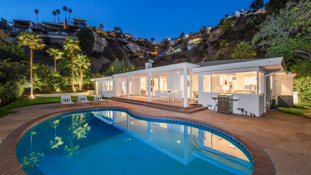 Photo of Outdoor in Hollywood Hills West