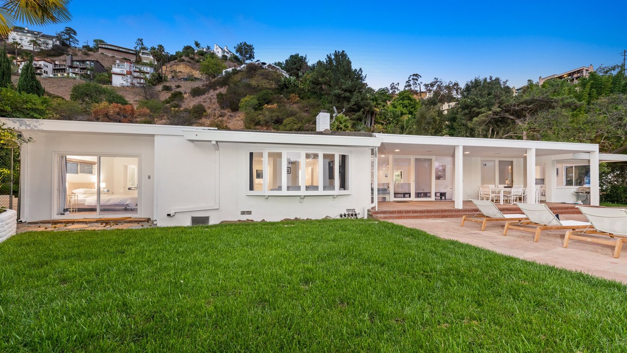 Photo of Outdoor in Hollywood Hills West