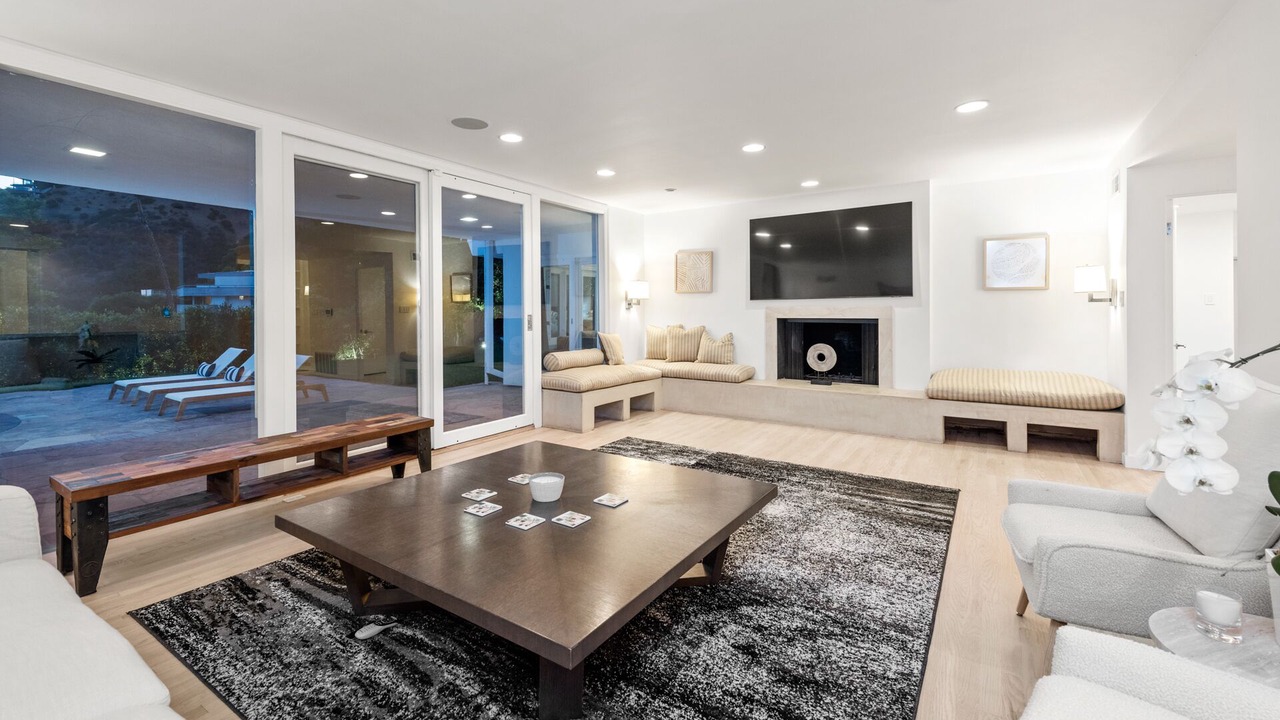 Photo of Others in Hollywood Hills West
