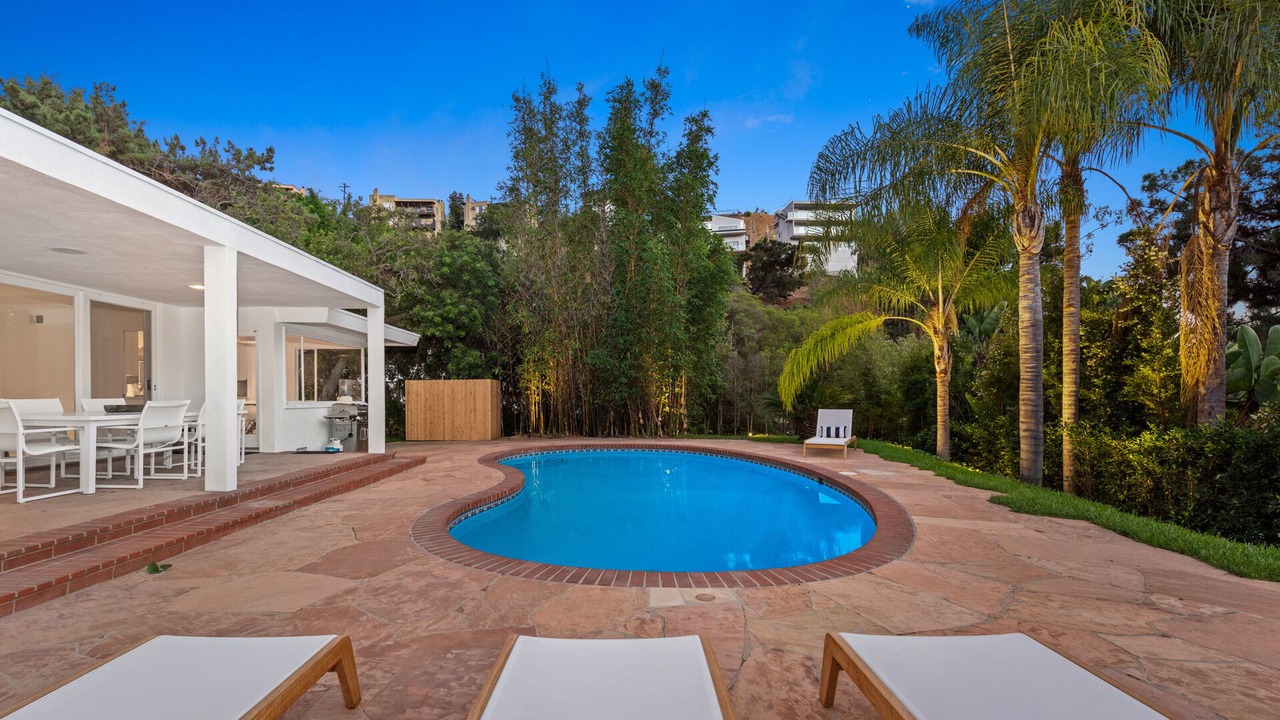 Photo of Outdoor in Hollywood Hills West