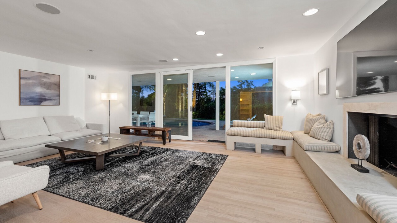 Photo of Livingroom in Hollywood Hills West