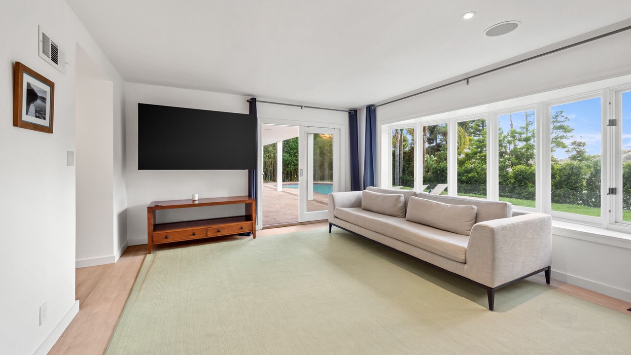 Photo of Livingroom in Hollywood Hills West