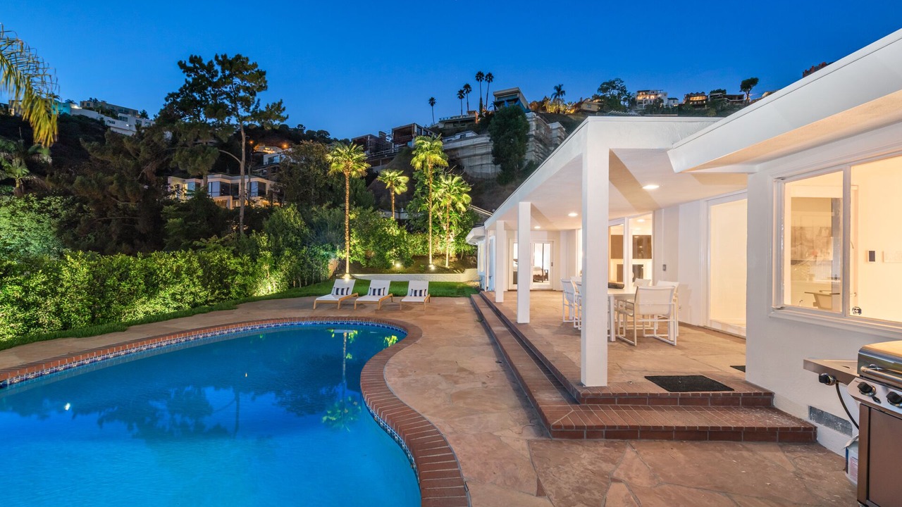 Photo of Outdoor in Hollywood Hills West