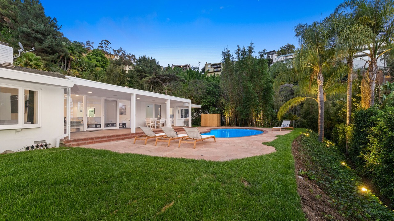 Photo of Outdoor in Hollywood Hills West
