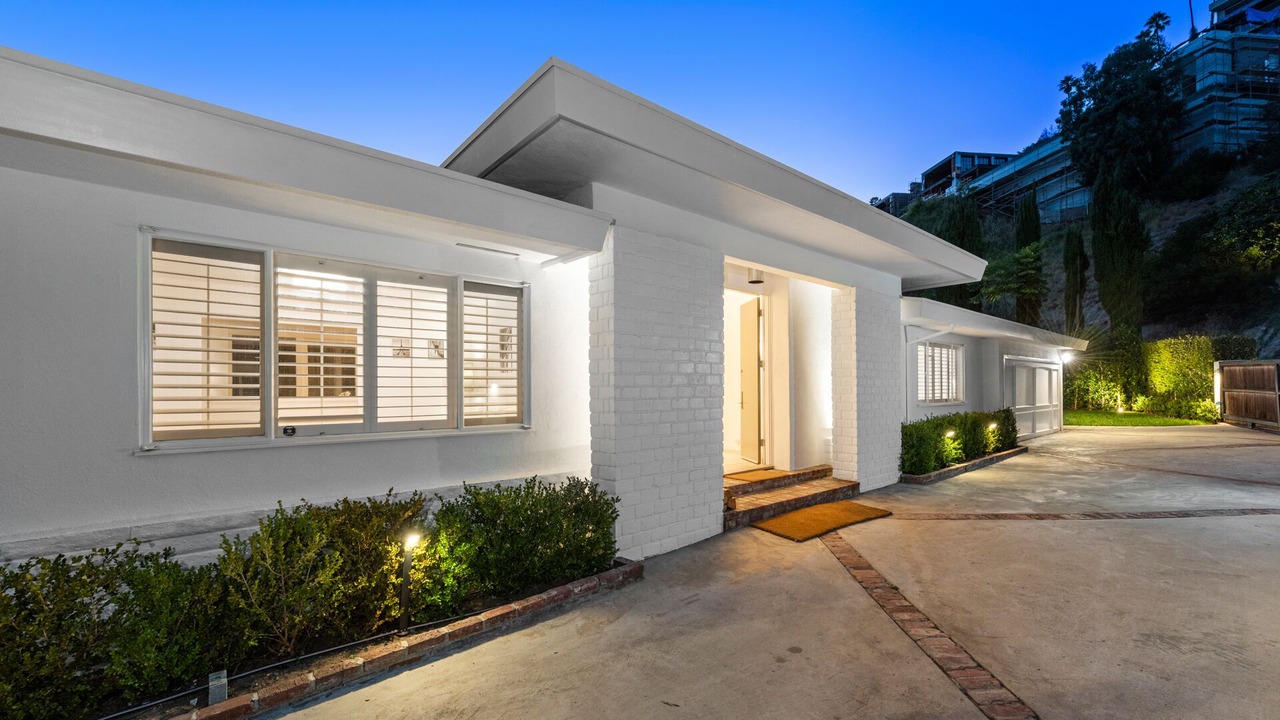Photo of Outdoor in Hollywood Hills West