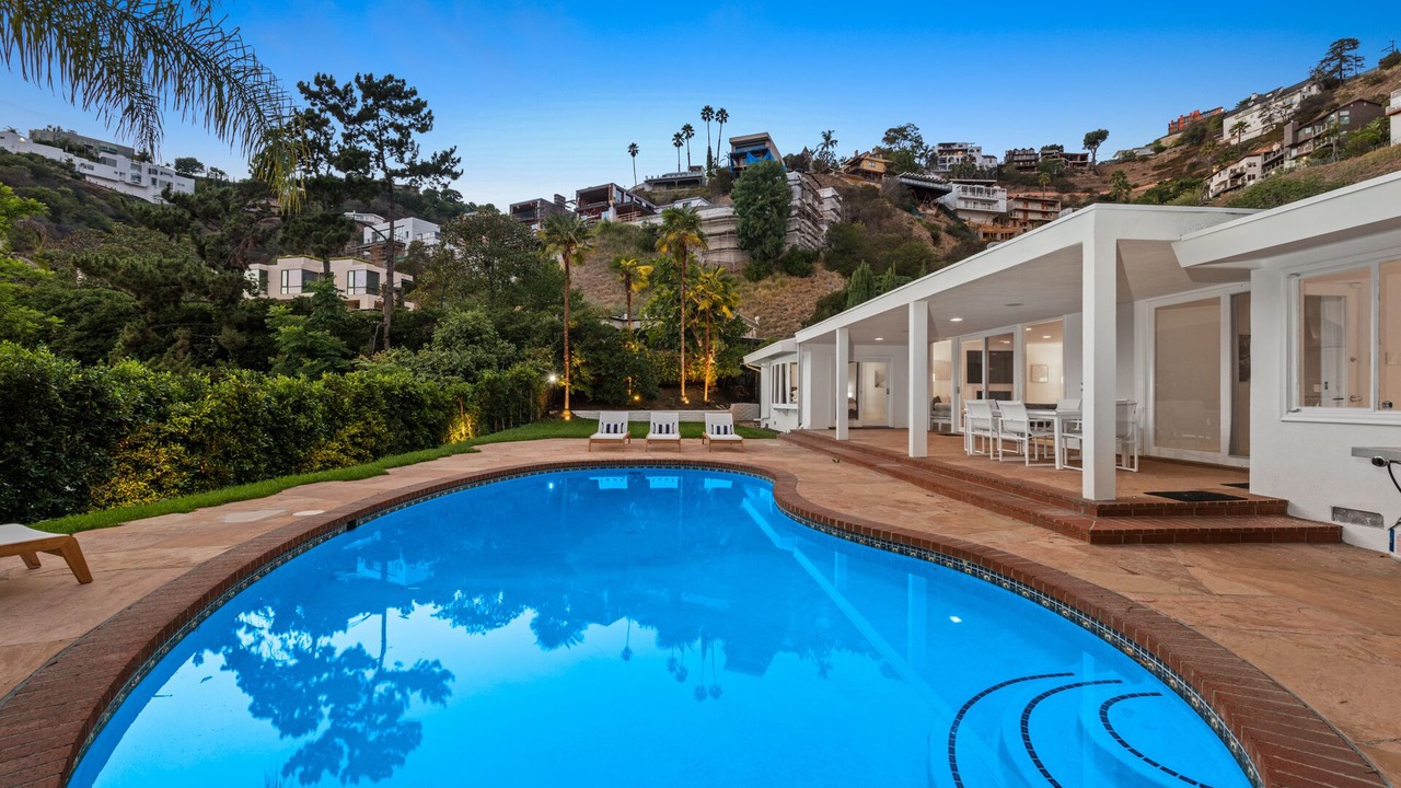 Photo of Outdoor in Hollywood Hills West
