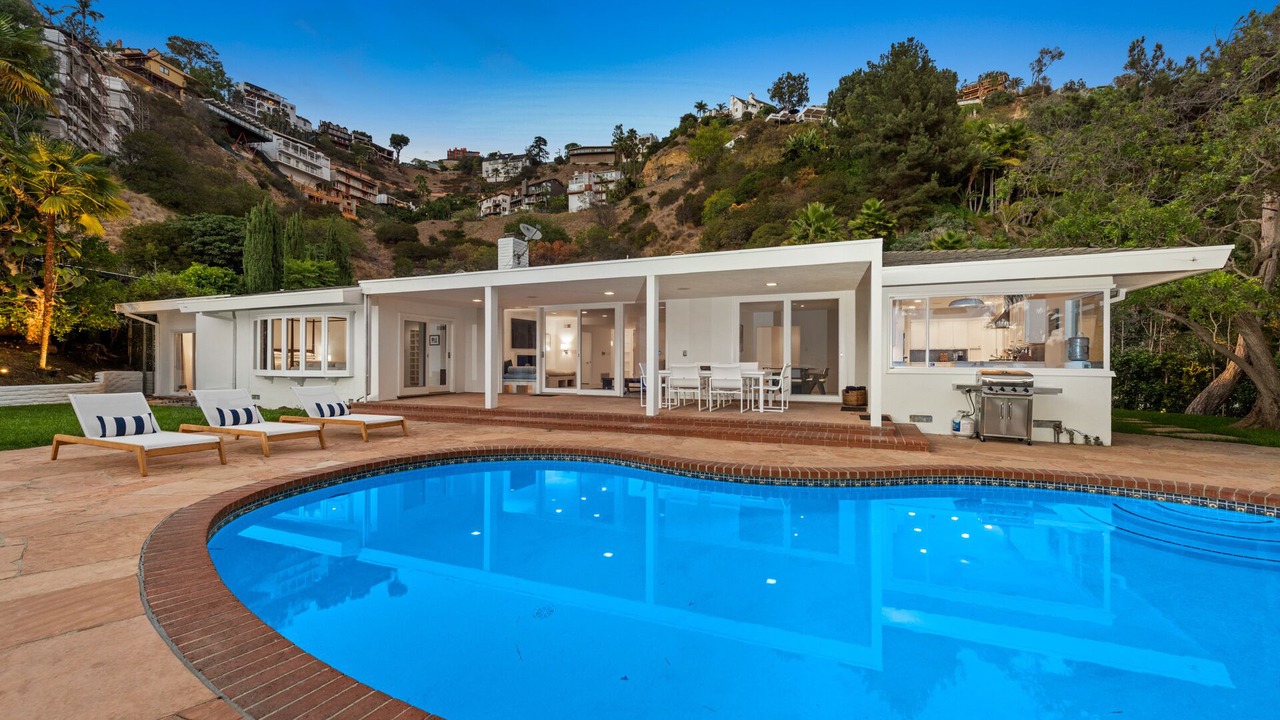 Photo of Outdoor in Hollywood Hills West