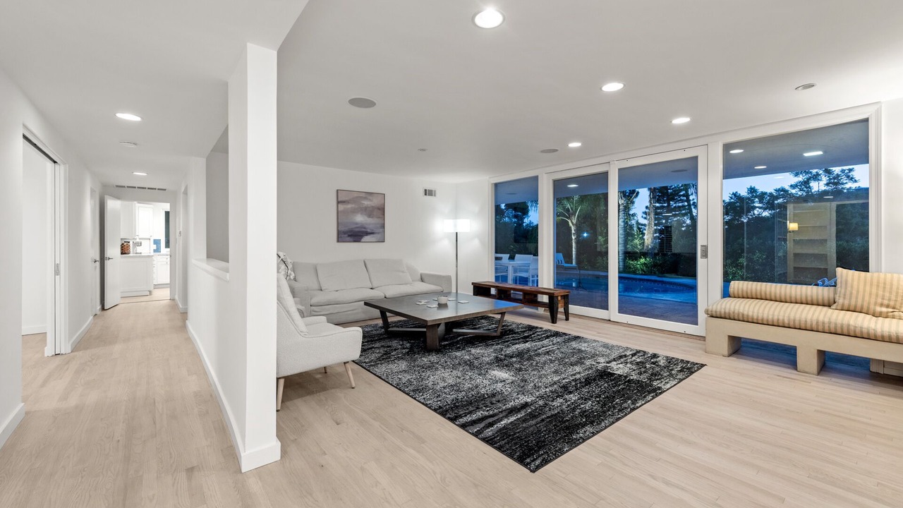 Photo of Others in Hollywood Hills West