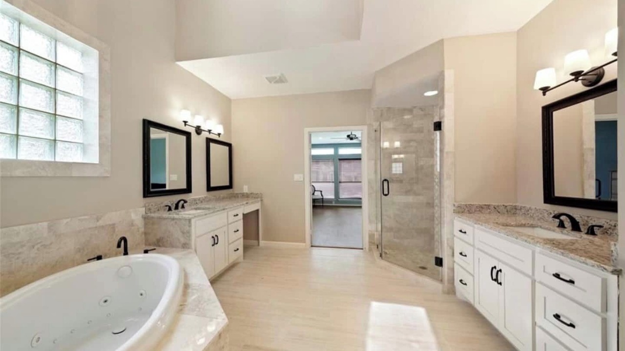 Photo of Bathroom in Walden on Lake Conroe