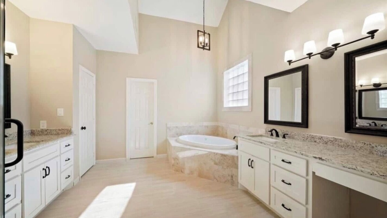 Photo of Bathroom in Walden on Lake Conroe