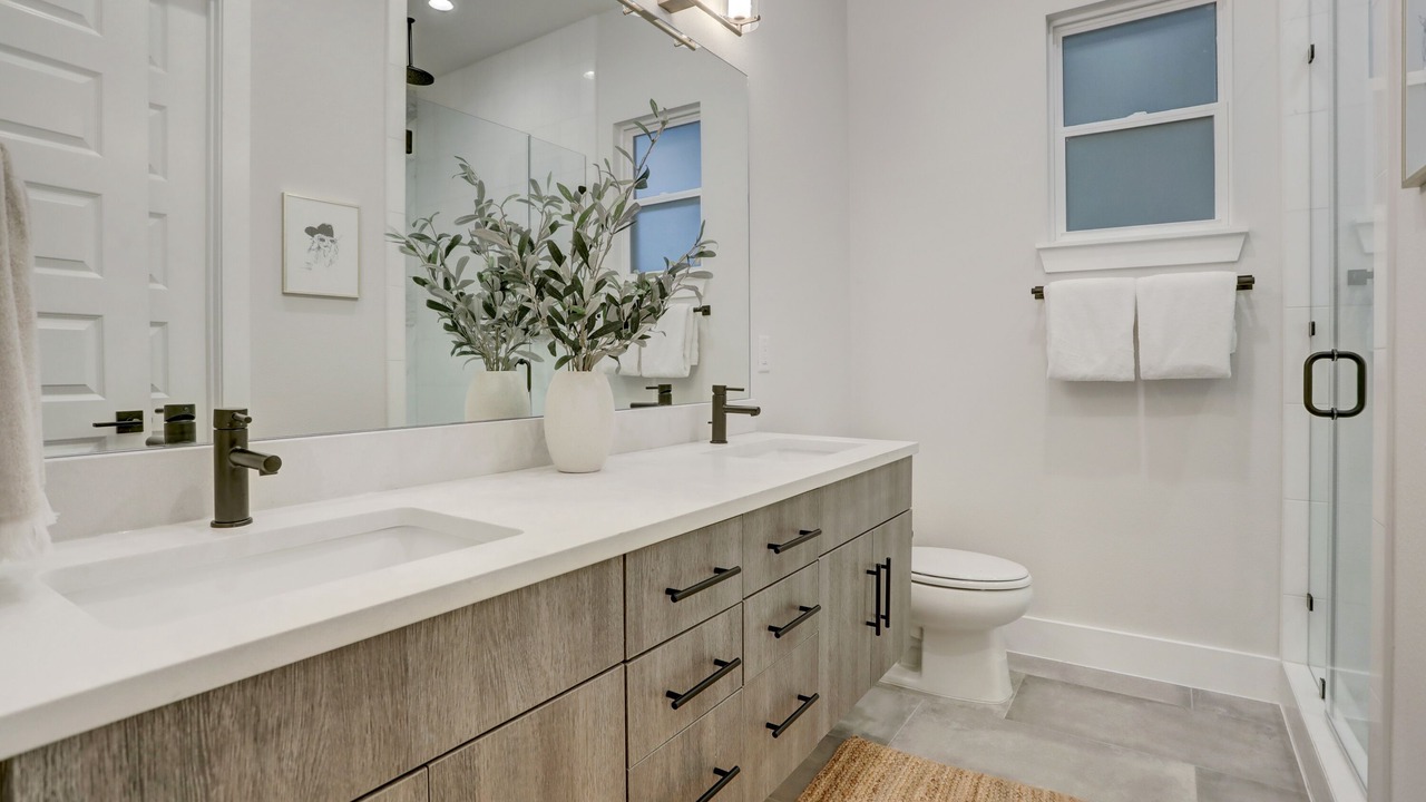 Photo of Bathroom in Holly