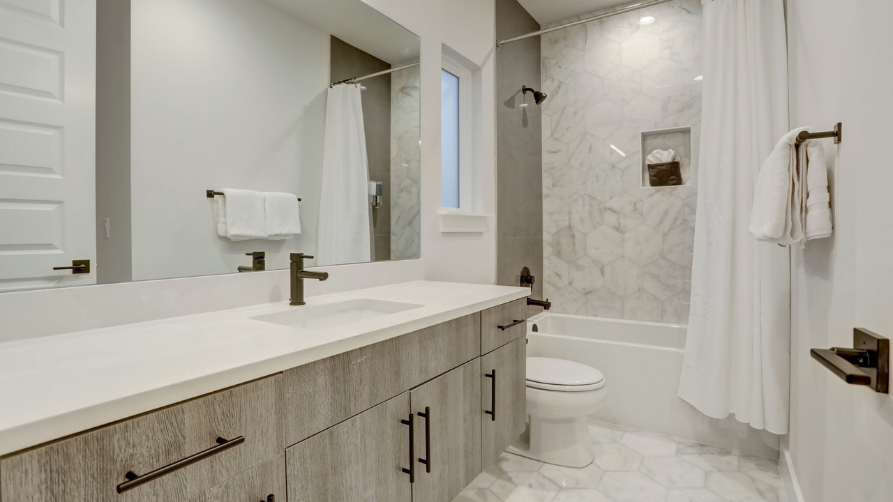 Photo of Bathroom in Holly