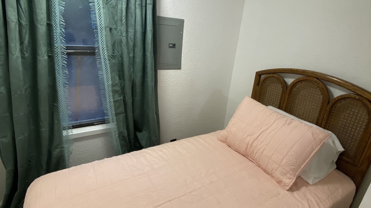 Photo of Bedroom in Roach