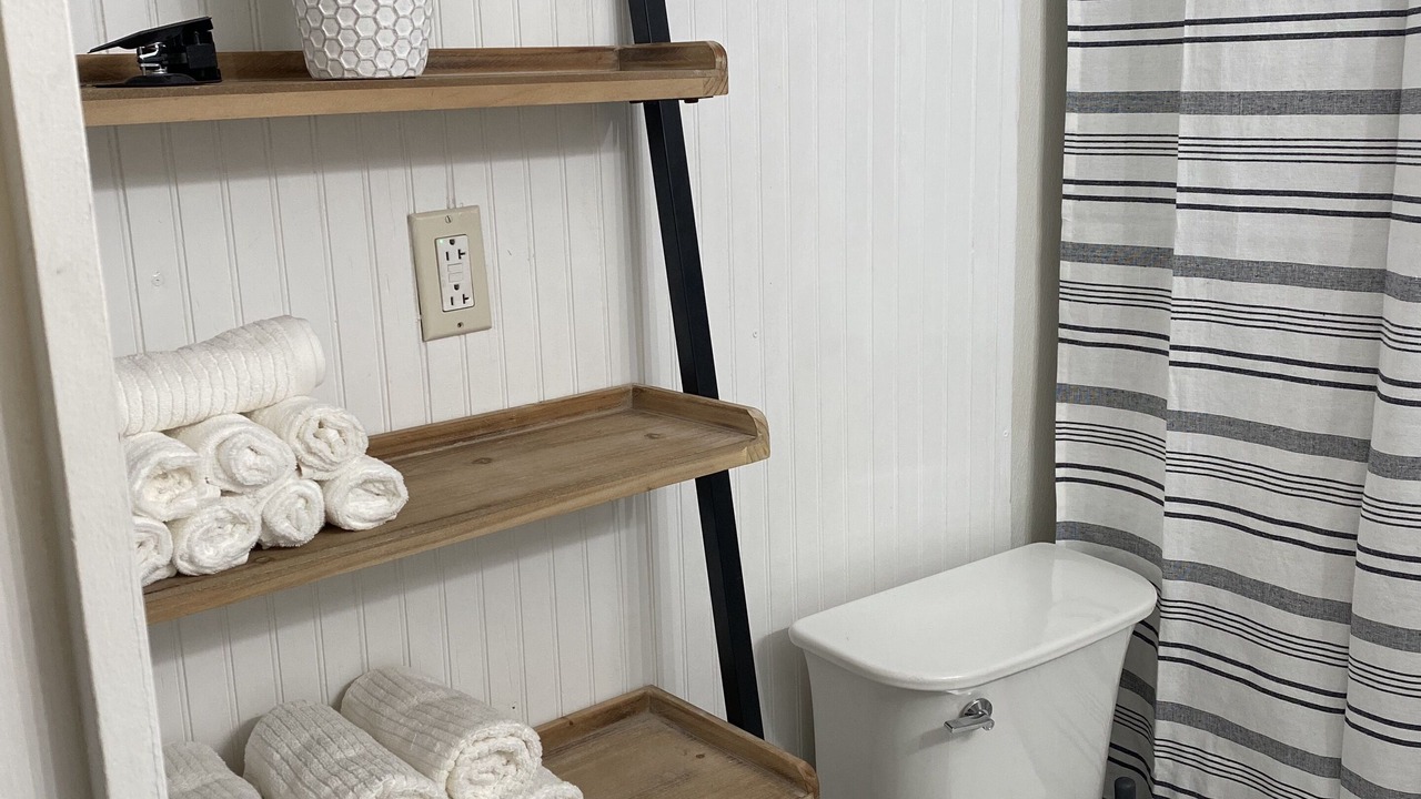Photo of Bathroom in Roach
