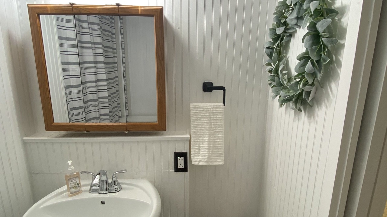 Photo of Bathroom in Roach