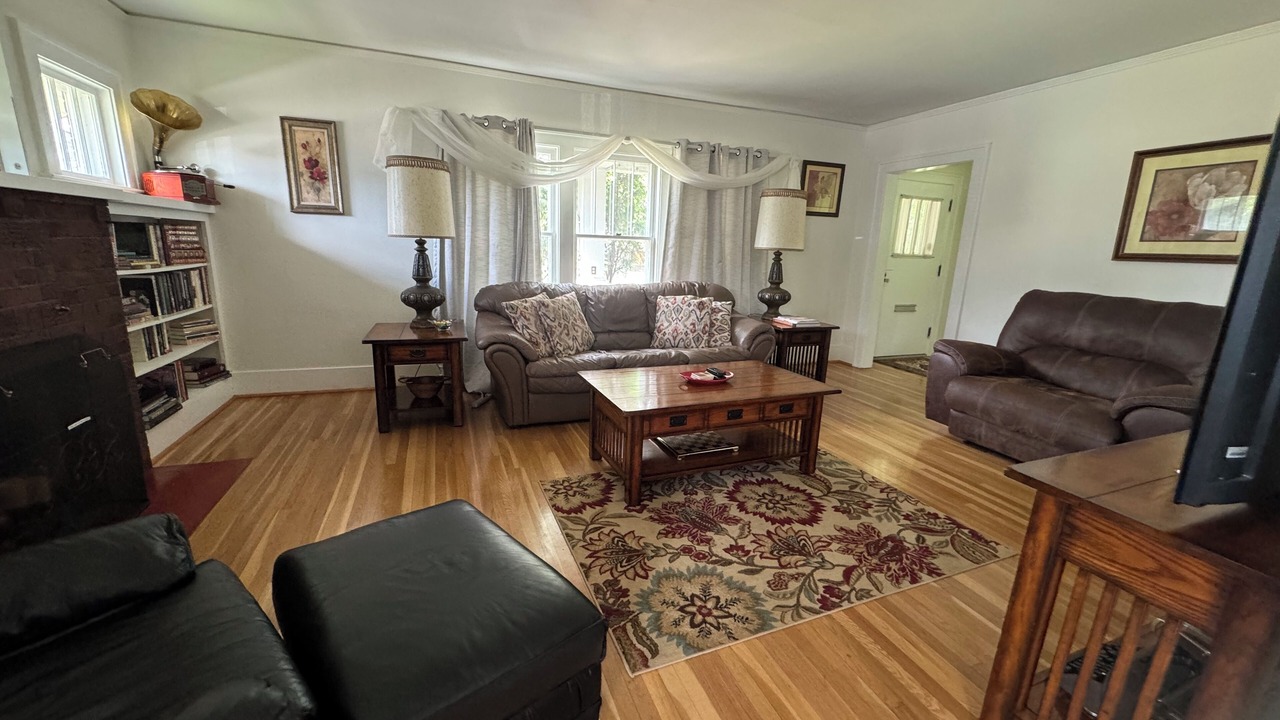 Photo of Livingroom in University District