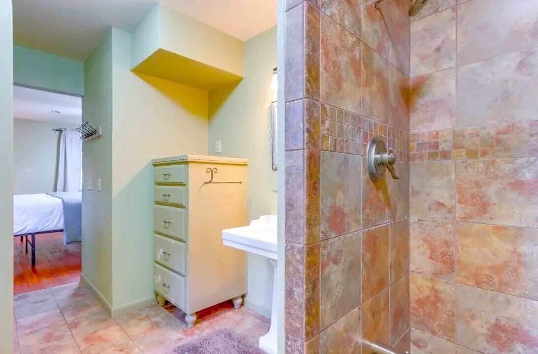 Photo of Bathroom in Benton County