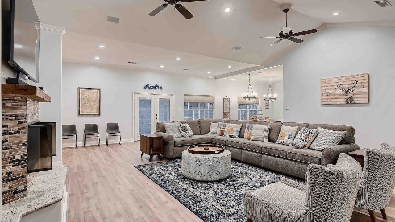 Photo of Livingroom in Spicewood