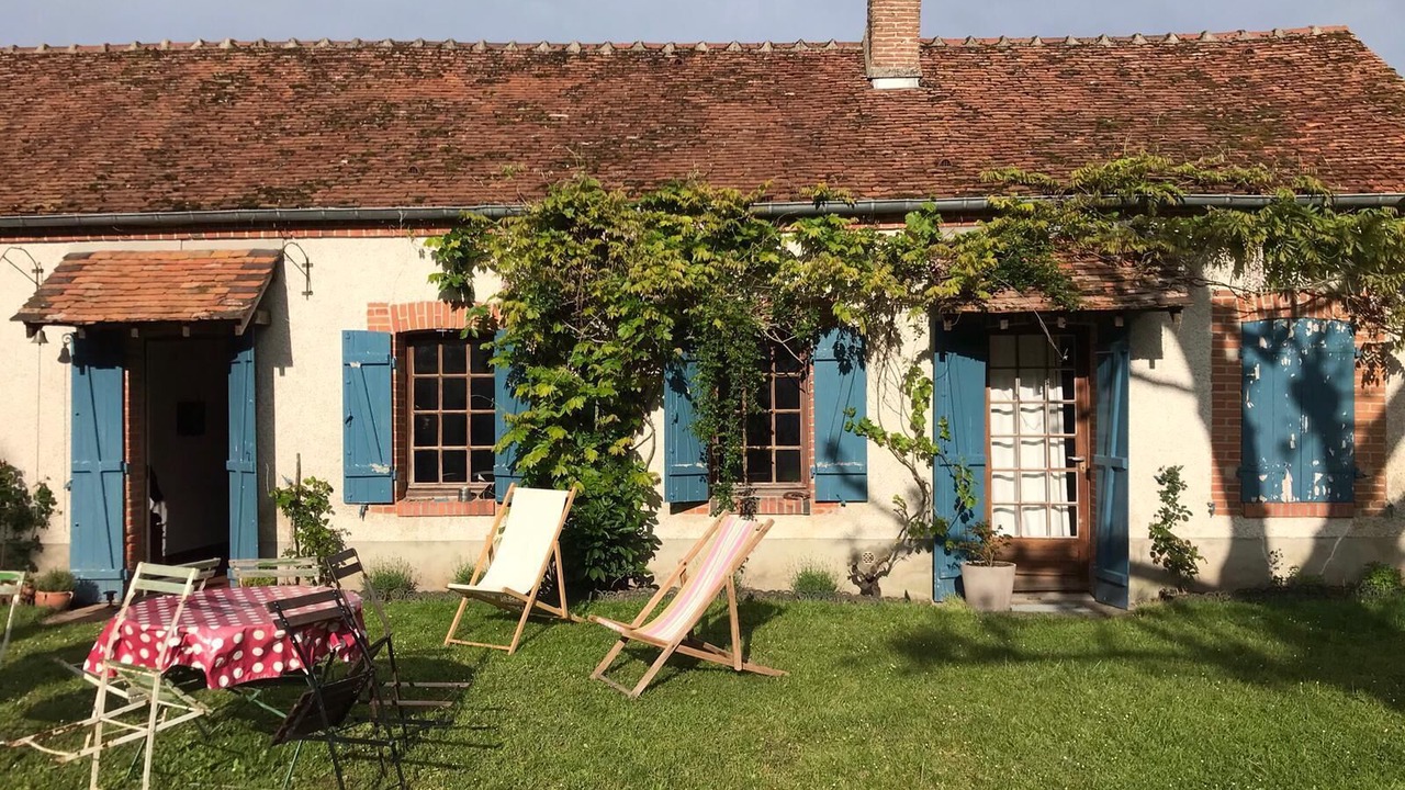 Photo of Patio Balcony in Beauchamps-sur-Huillard