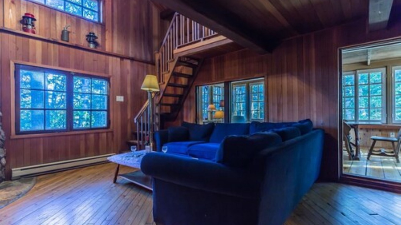 Photo of Livingroom in Chertsey