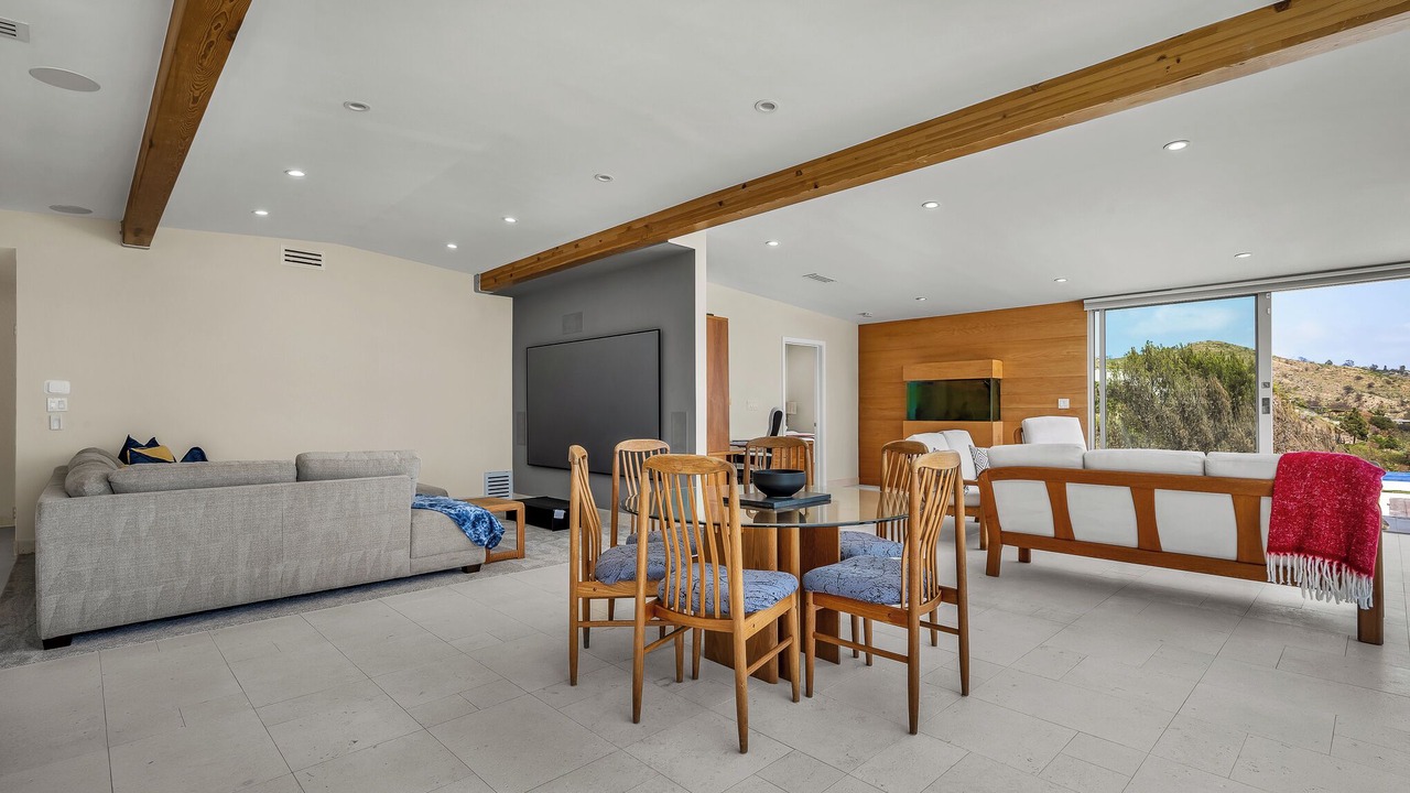 Photo of Livingroom in Malibu