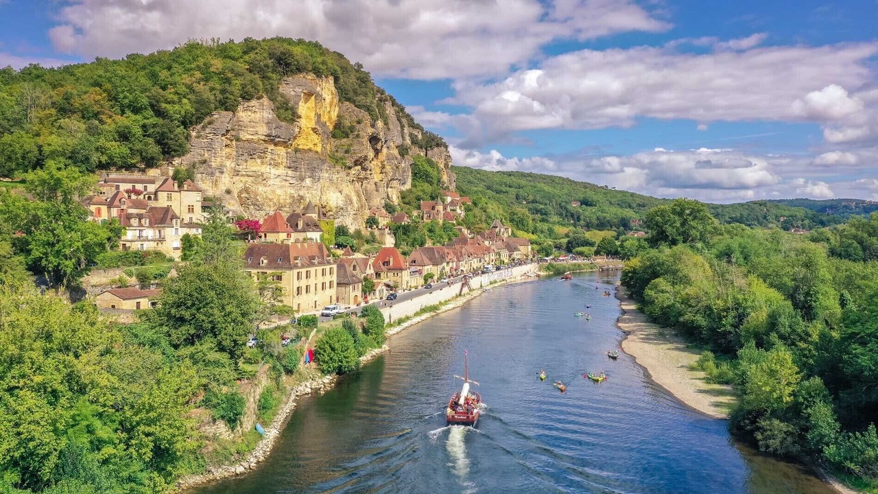 Photo of Others in Castels et Bezenac