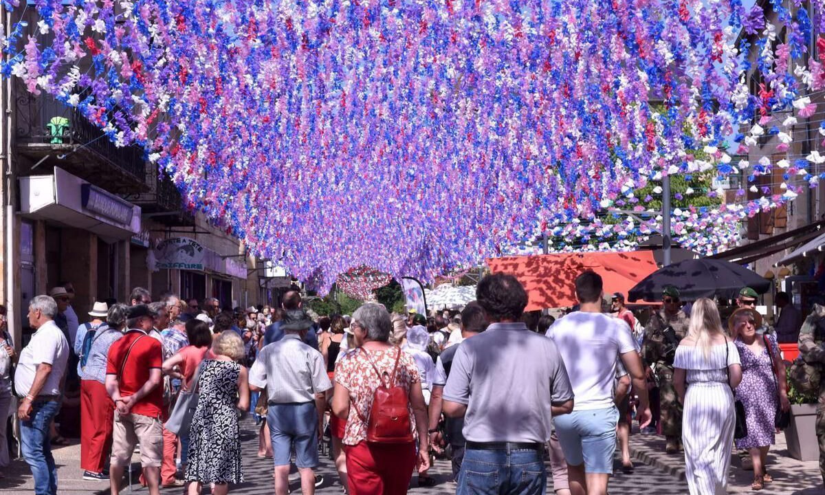 Photo of Others in Castels et Bezenac
