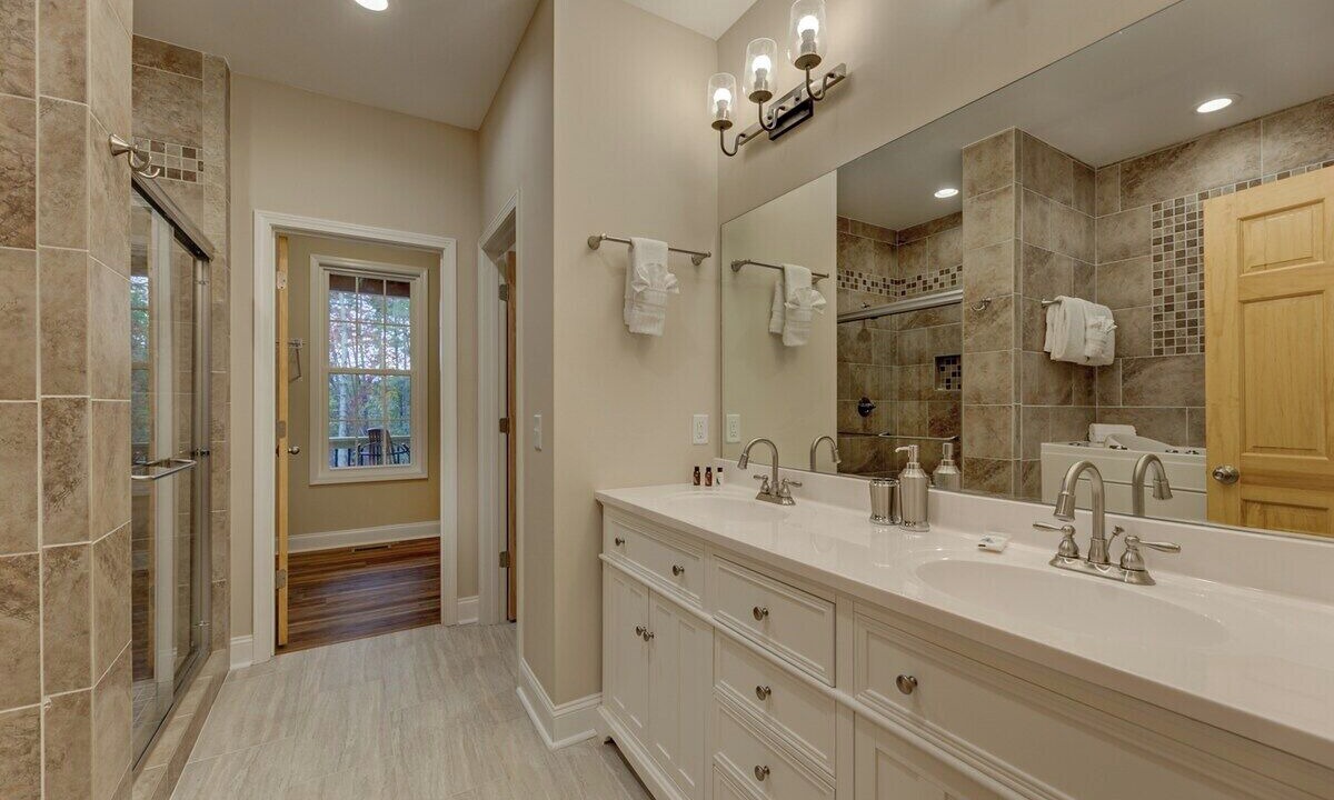 Photo of Bathroom in Helen