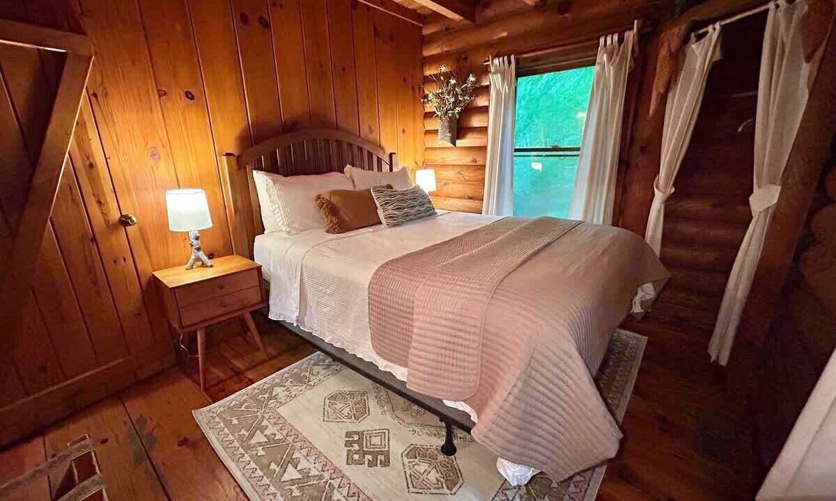Photo of Bedroom in Benton