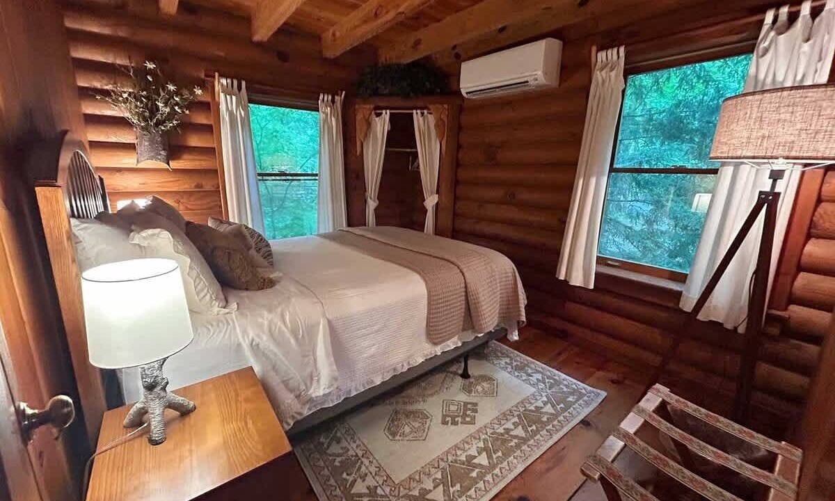 Photo of Bedroom in Benton