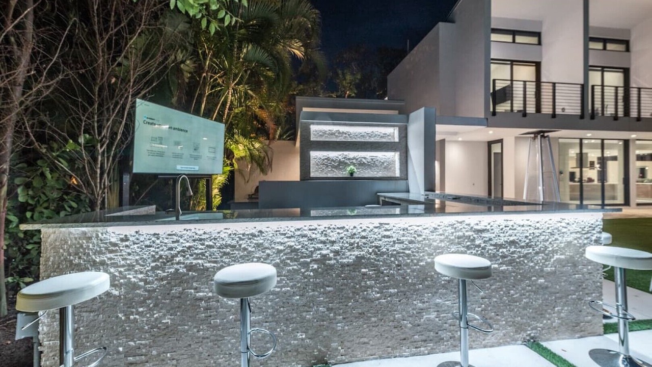 Photo of Patio Balcony in Country Club Section