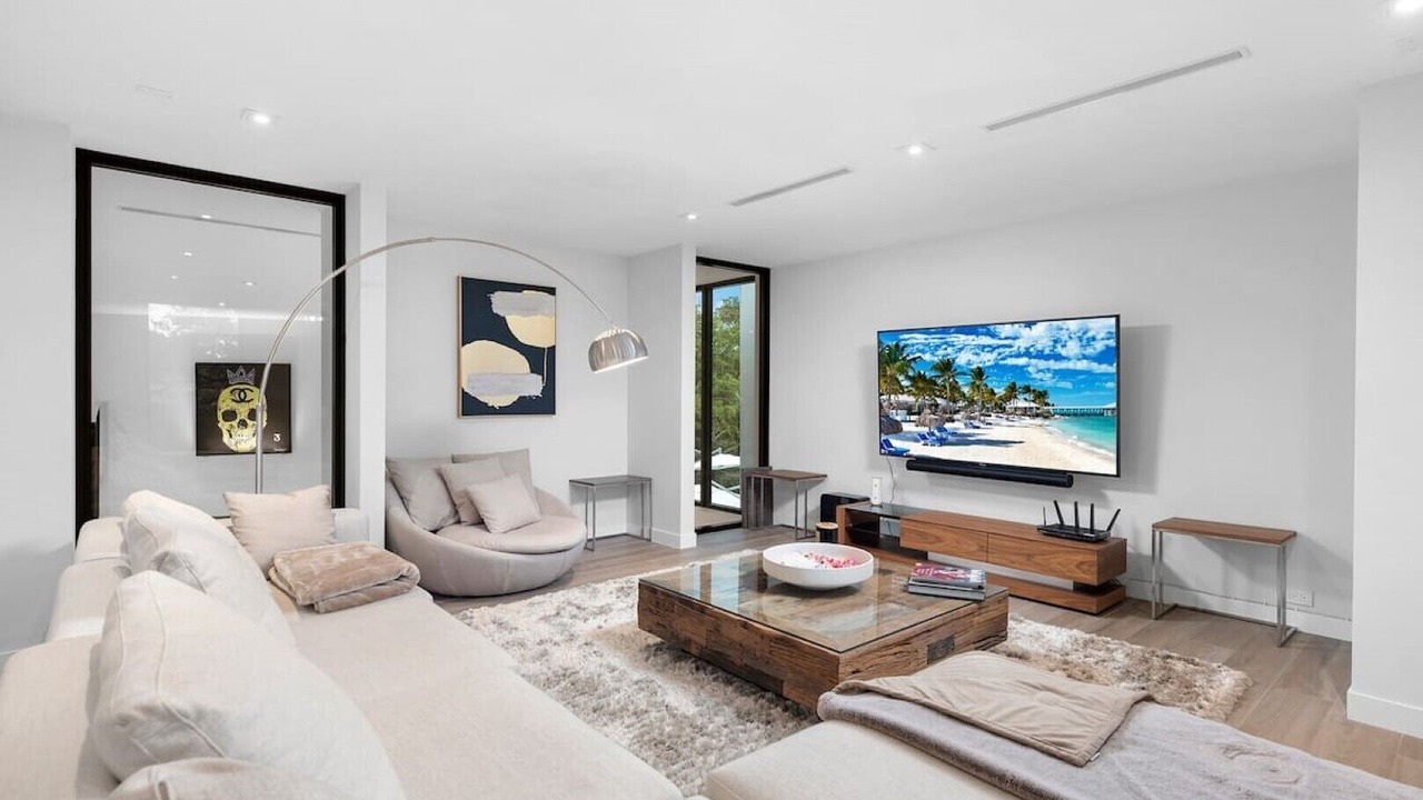 Photo of Livingroom in Country Club Section