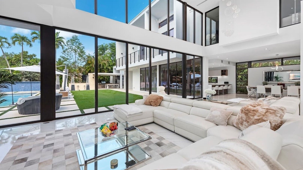 Photo of Livingroom in Country Club Section