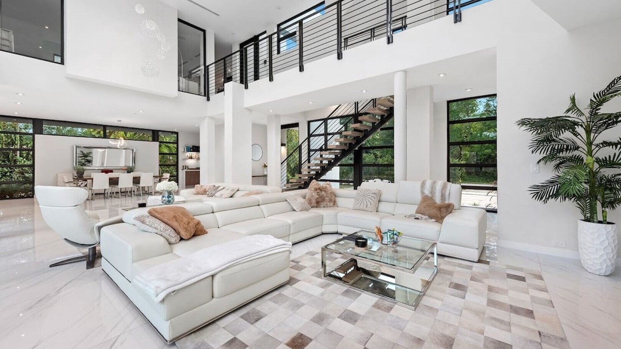 Photo of Livingroom in Country Club Section