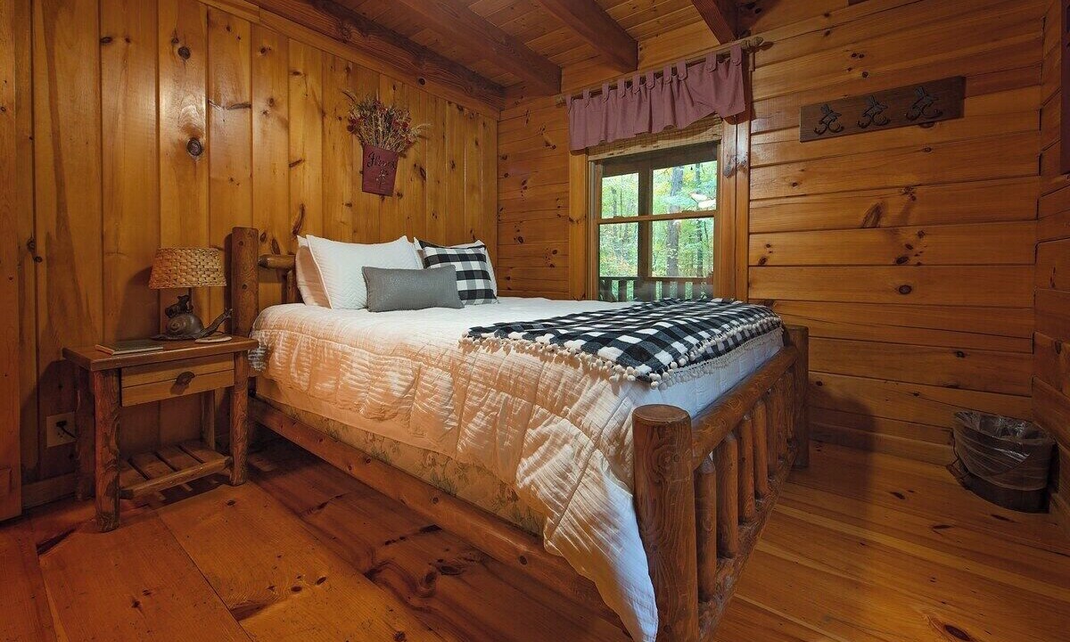 Photo of Bedroom in Benton