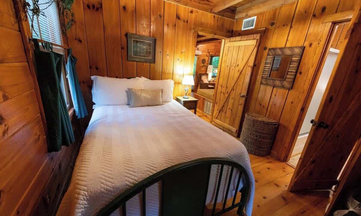 Photo of Bedroom in Benton