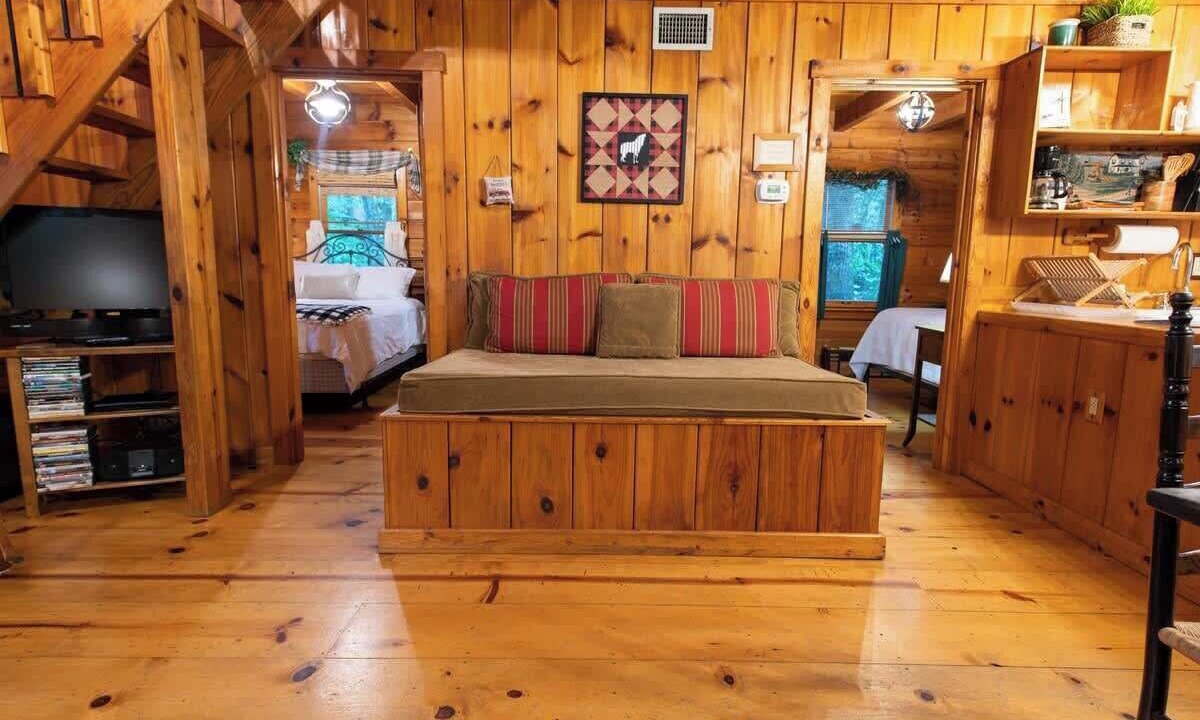 Photo of Bedroom in Benton