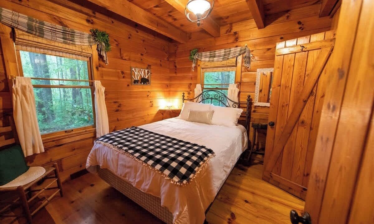 Photo of Bedroom in Benton