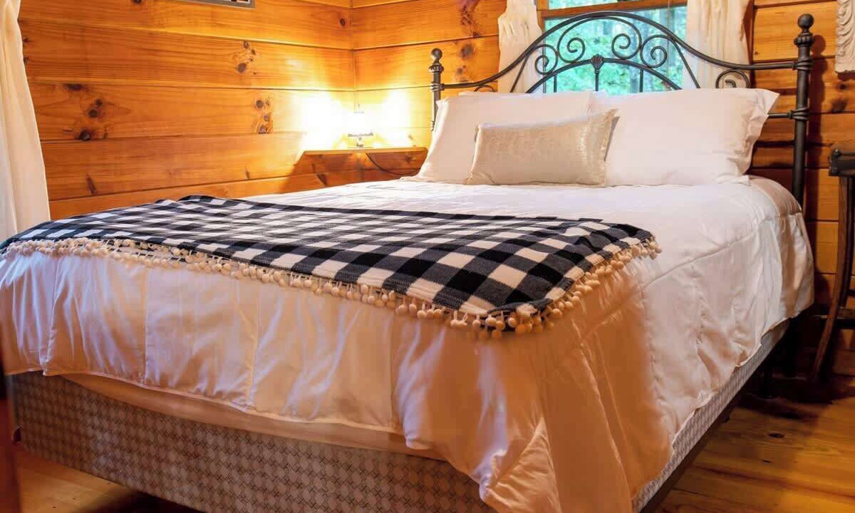 Photo of Bedroom in Benton
