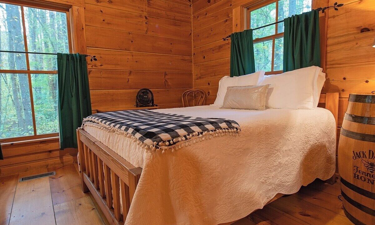 Photo of Bedroom in Benton