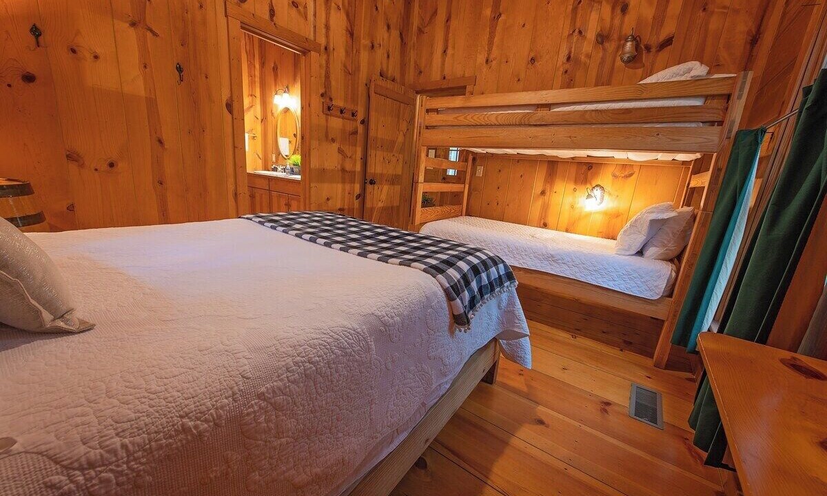 Photo of Bedroom in Benton