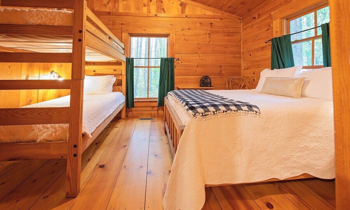 Photo of Bedroom in Benton