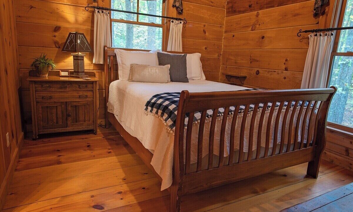 Photo of Bedroom in Benton